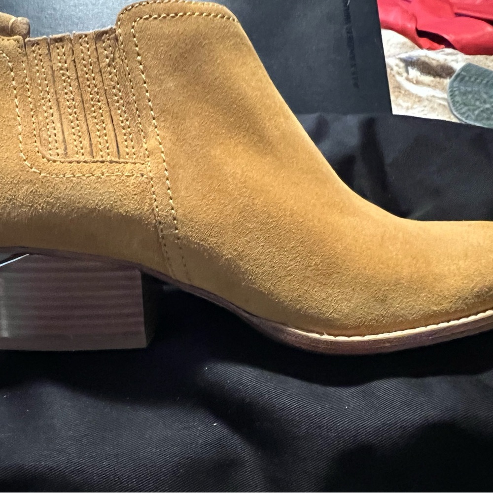 New in box Alexander Wang Kori Tan/Camel Suede Ankle Booties 😍
